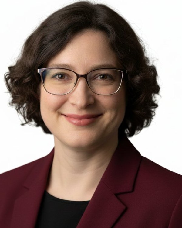 Dr Bronwyn Hinz, Senior Advisor